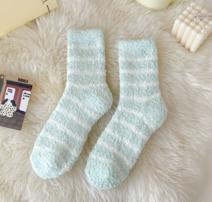 Cozy Winter Striped Women's Socks Thick, Non-Shedding Coral Fleece For Warmth, Leisure, And Sleep