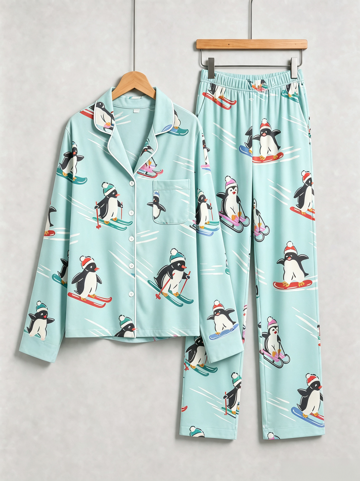 Cute Christmas Penguins Skiing & Sliding Women Sleepwear