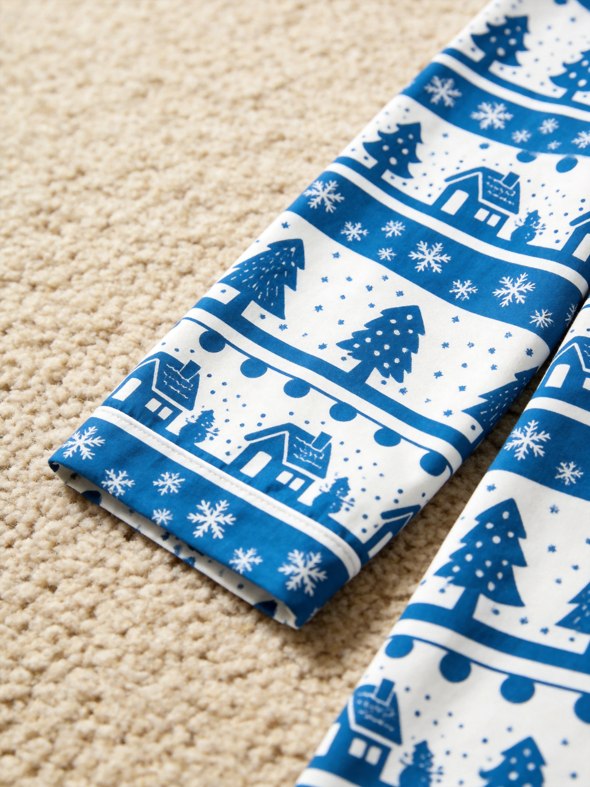 Two-Piece Set Classic Christmas Tree and Snowflakes Print Women Christmas Pajamas