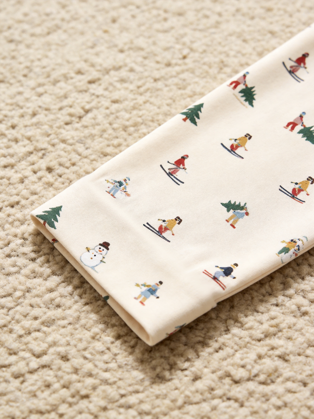 Two-Piece Set Women Christmas Two-Piece Button-Down Long Sleeve PJS Set with Pockets Cute Skiing and Winter Print Festive Holiday  Pajamas