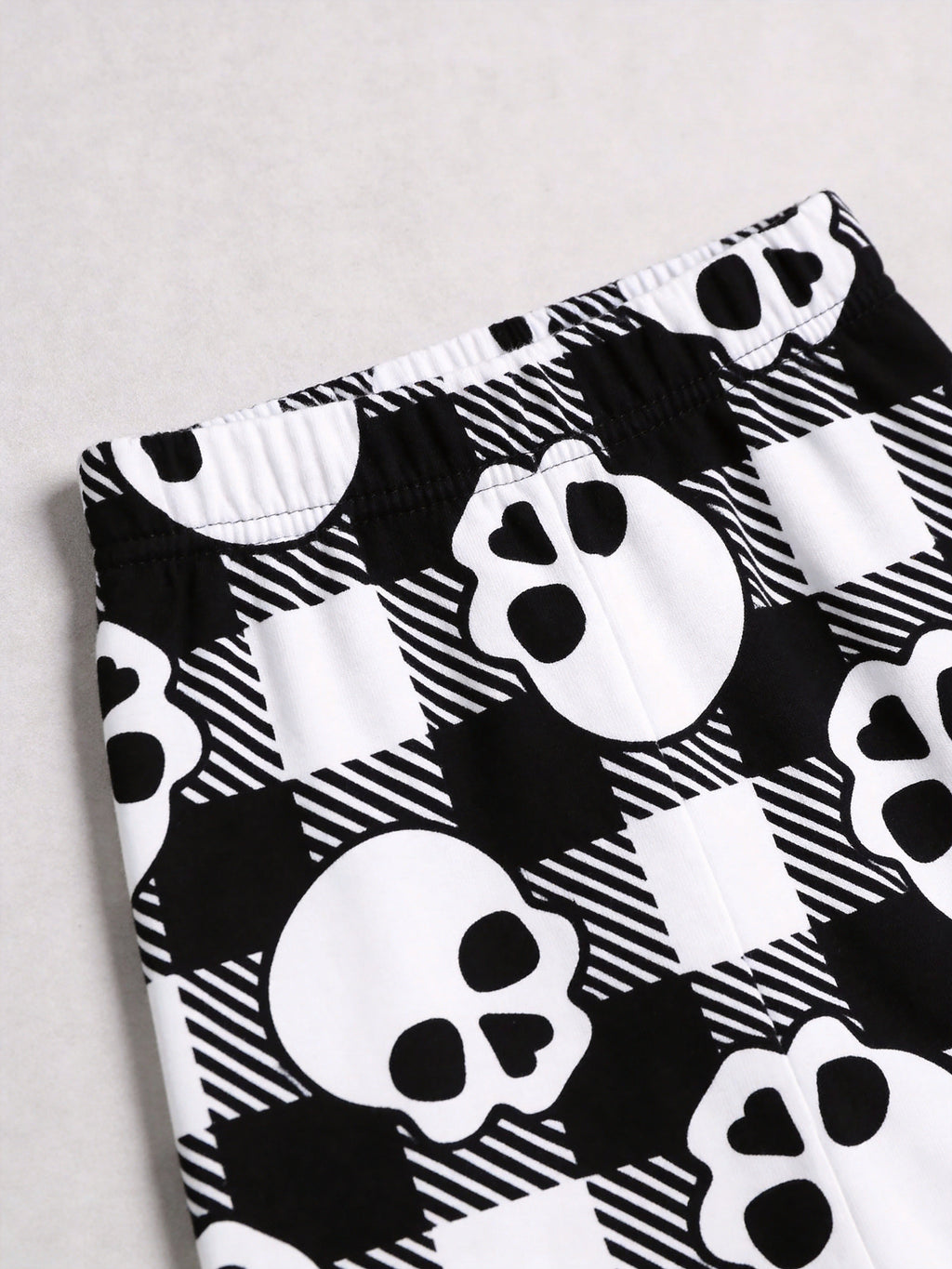 Black and White Buffalo Plaid Skull Graphic Soft Lounge Sleep Set