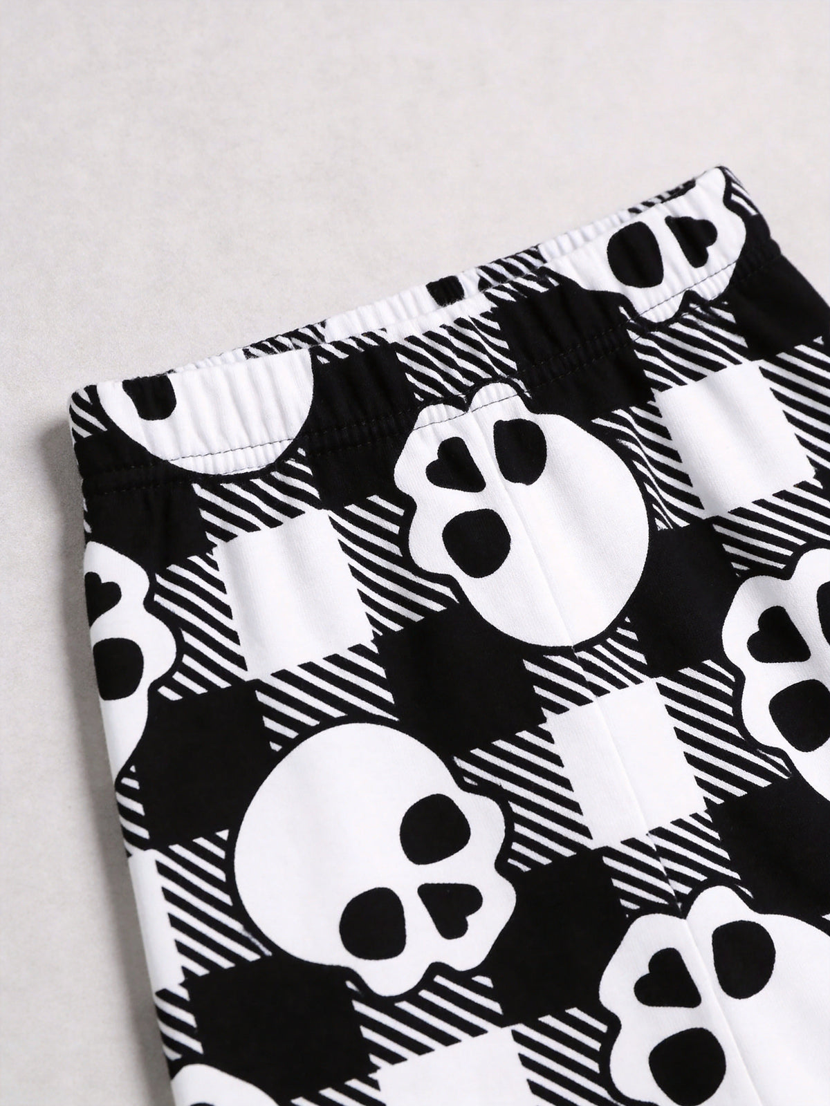 Black and White Buffalo Plaid Skull Graphic Soft Lounge Sleep Set