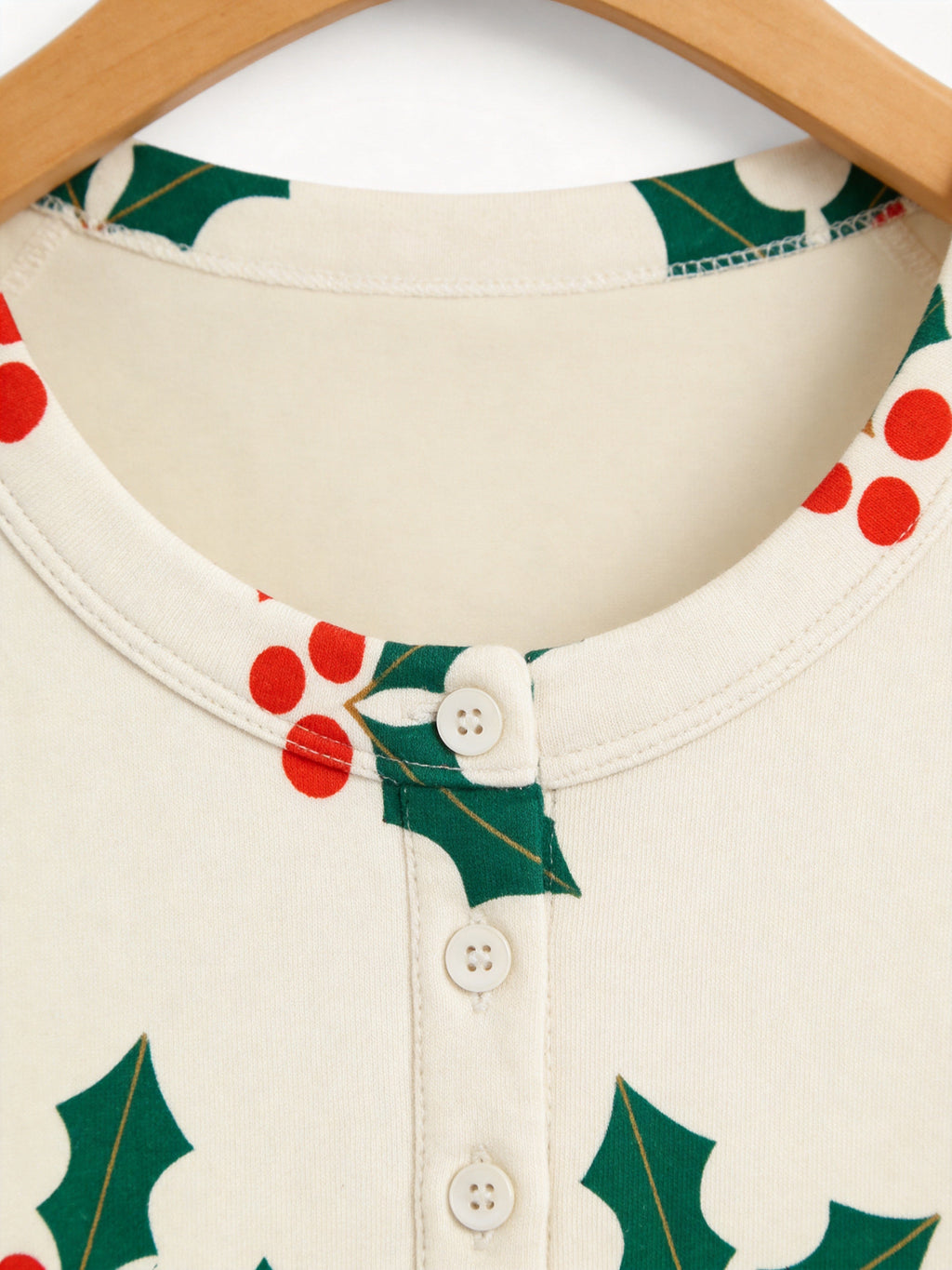 Traditional Green Holly Leaves and Red Berries Print 3-Button Henley Matching Couple Holiday Sleepwear